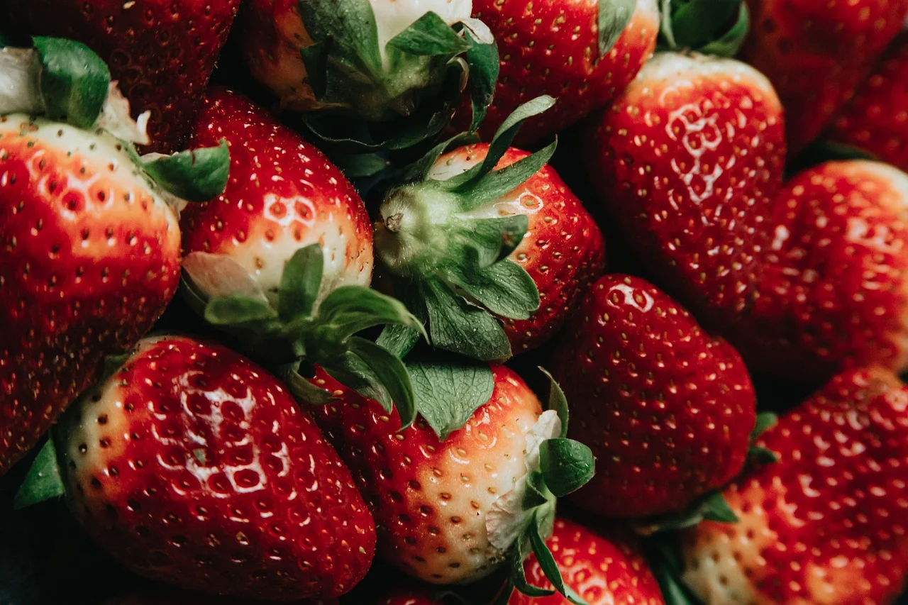 strawberries-7391738_1280.webp